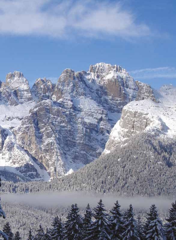 Vette innevate del Parco Naturale Adamello Brenta, dove sgorga l'acqua Surgiva